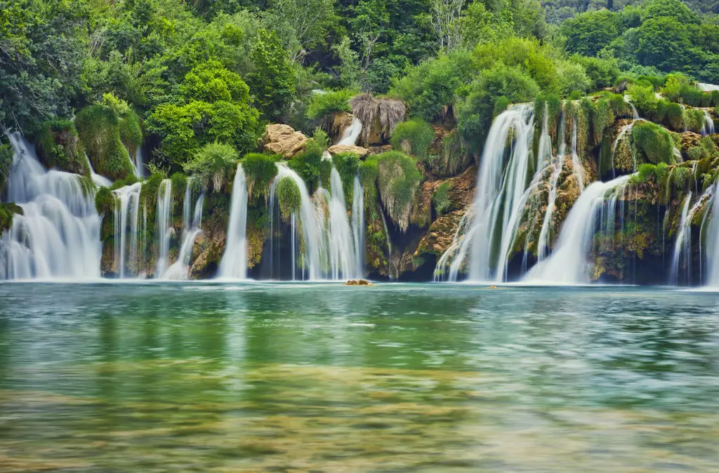 Pemandangan alam yang indah dan menenangkan