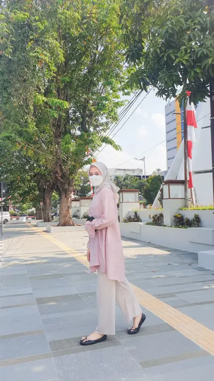 Contoh ootd formal hijab dengan kulot jeans