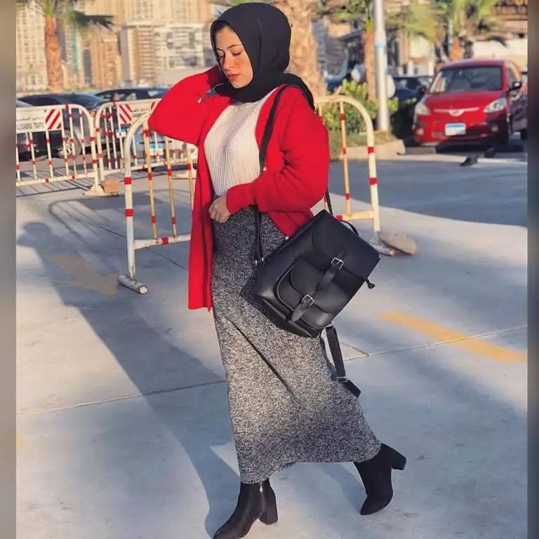 OOTD Rok Span Hijab Kasual:  Padu padan rok span dengan kaos polos dan hijab segi empat