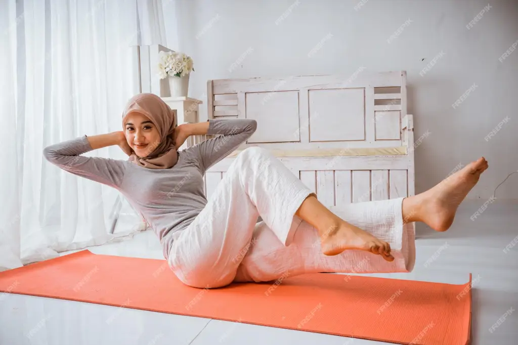 Outfit olahraga hijab untuk yoga