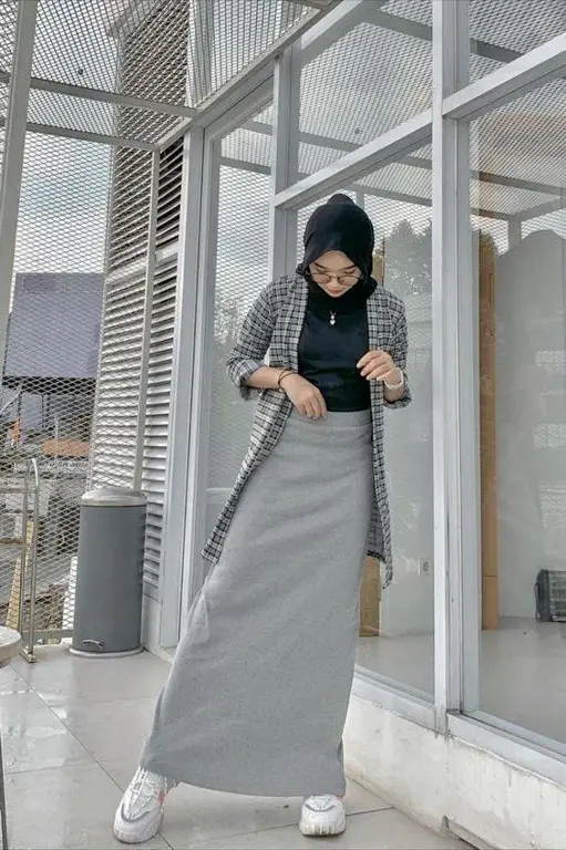 Padu Padan Hijab dan Rok yang Stylish