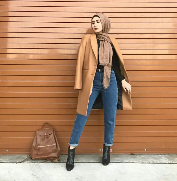 Berbagai kombinasi outfit dan hijab yang stylish