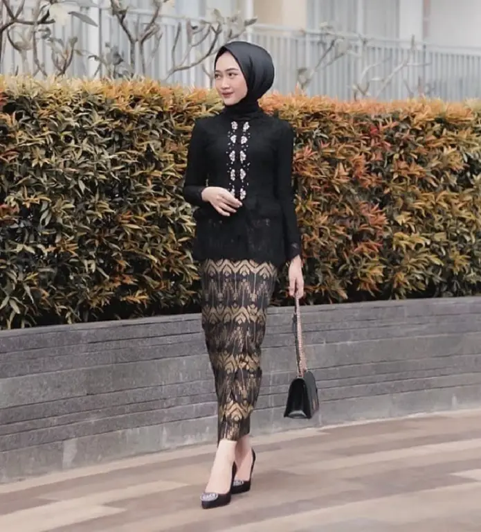 Contoh padu padan rok kebaya modern dan hijab