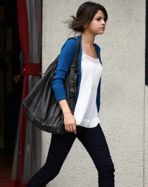 Foto-foto Selena Gomez yang diambil paparazzi