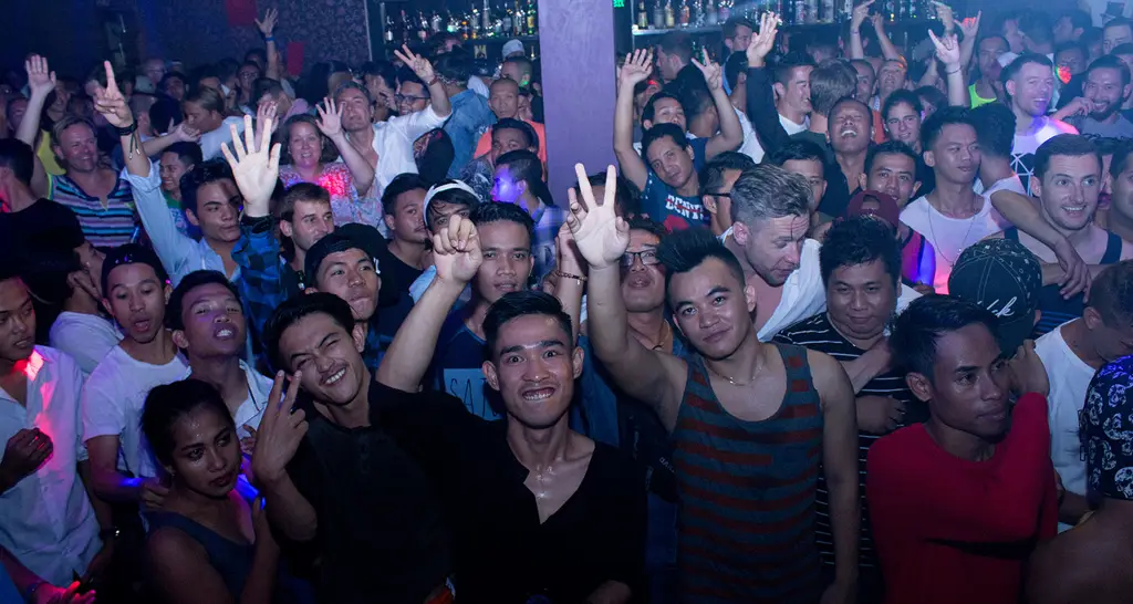 Foto parade kebanggaan gay di Indonesia