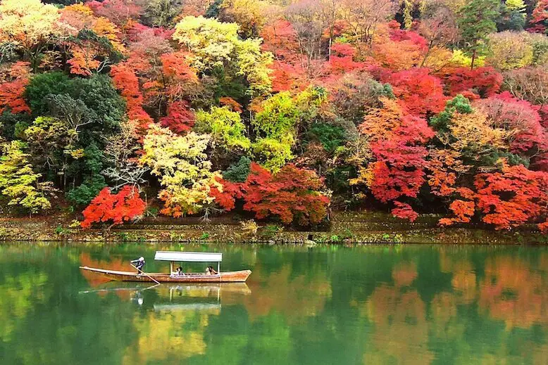 Pemandangan musim gugur di Jepang