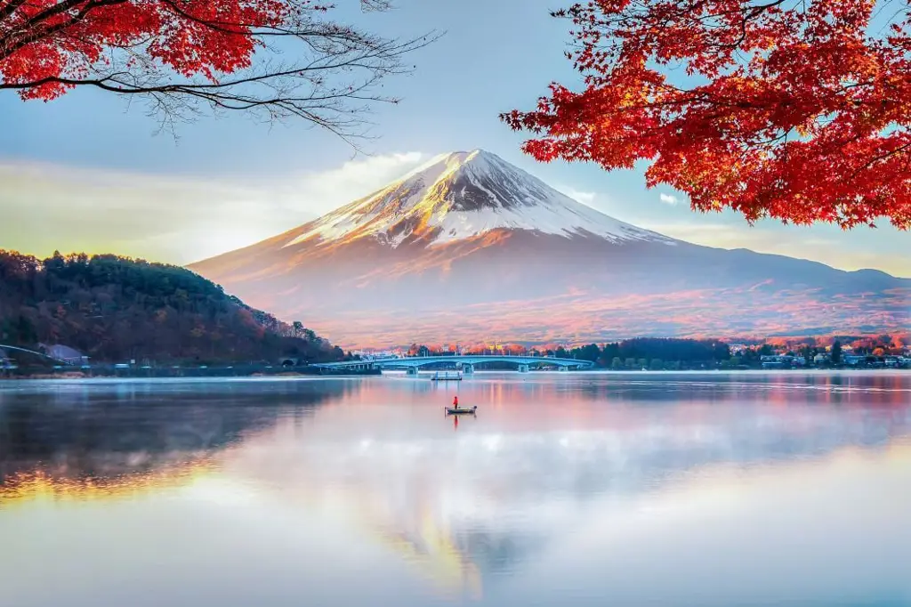 Gambar pemandangan pendakian di Jepang