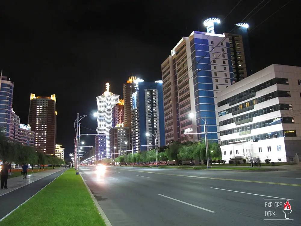 Pemandangan Kota Pyongyang di malam hari