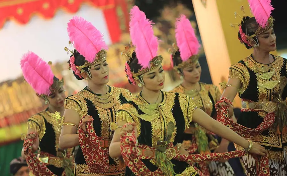 Tari tradisional Indonesia