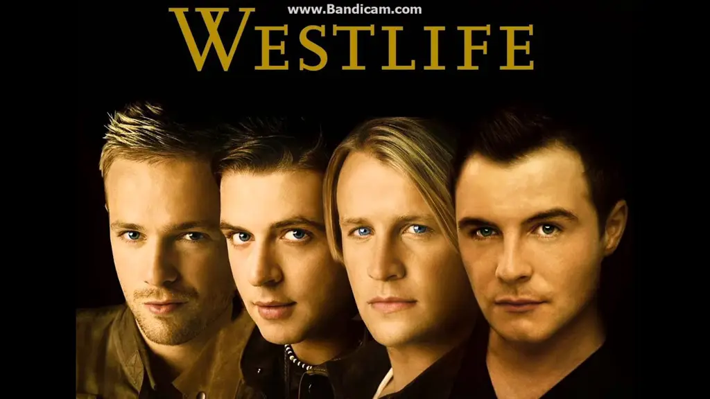 Westlife membawakan lagu You Raise Me Up