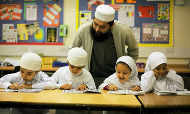 Gambar anak-anak sedang belajar tentang nilai-nilai Islam