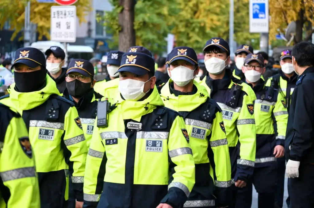 Gambar yang menggambarkan penegakan hukum di Korea Selatan