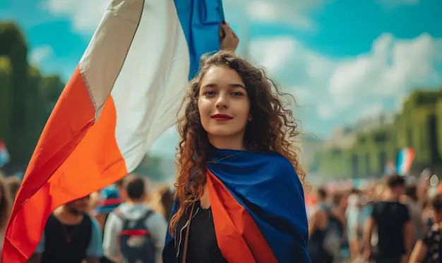 Gambar orang-orang merayakan dengan bendera Prancis