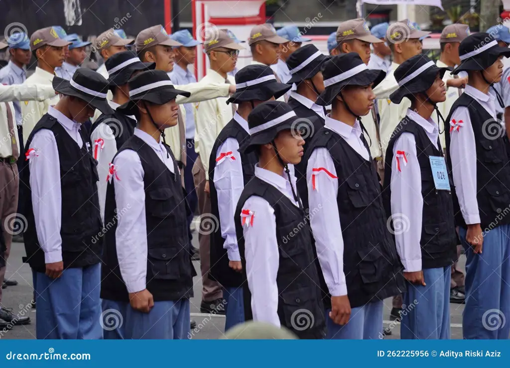 Siswa SMA merayakan hari kemerdekaan Indonesia