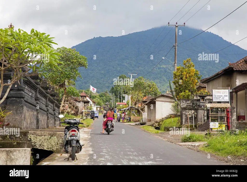 Jalan menuju Susukan Lebak