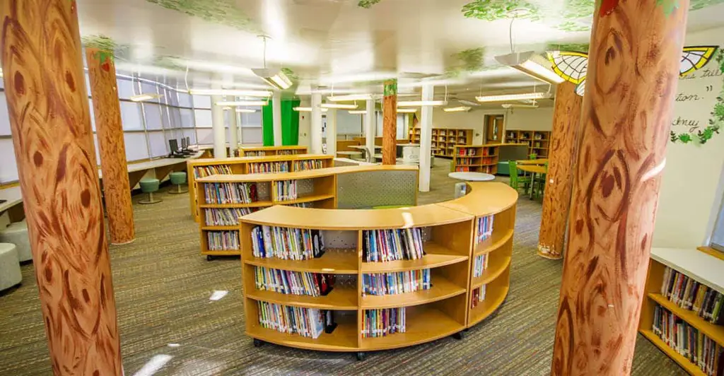 Gambar perpustakaan SMA Al Azhar Surabaya yang modern