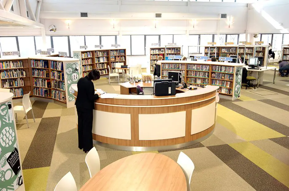 Perpustakaan modern SMA Diponegoro Tumpang