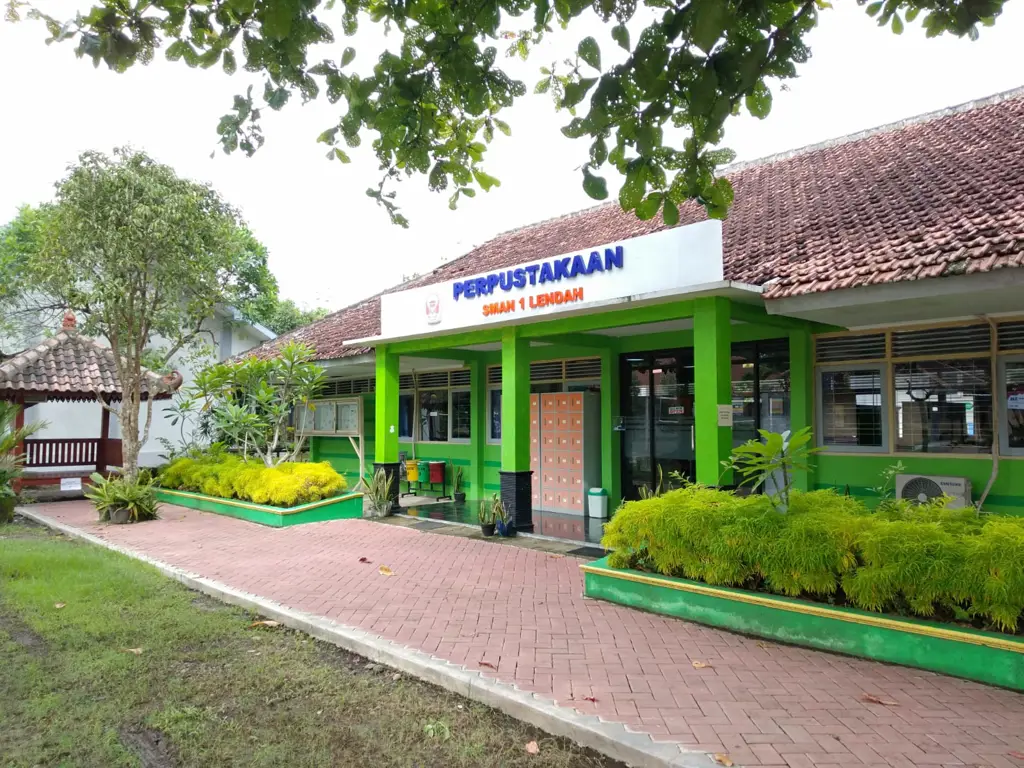 Perpustakaan SMA Negeri 1 Jakarta yang lengkap dan nyaman