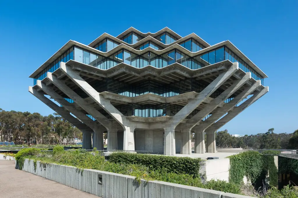 Gambar perpustakaan Universitas Indo Global Mandiri yang modern dan lengkap