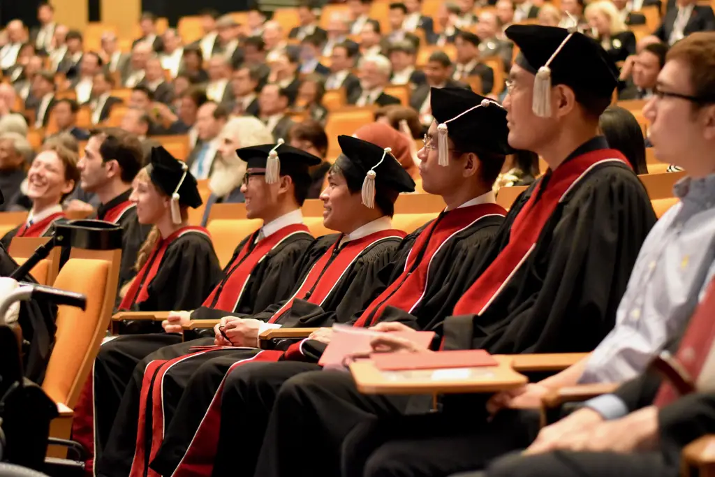 Upacara wisuda siswa SMA