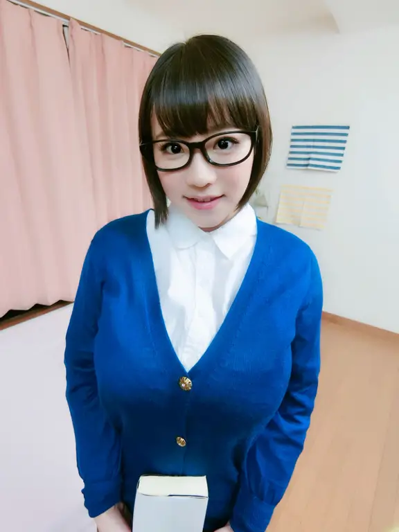 Foto-foto Kaho Shibuya dalam sesi pemotretan profesional