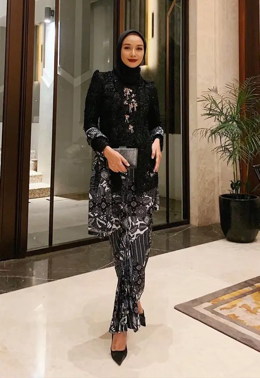 Kebaya Jawa hijab yang elegan dan memesona