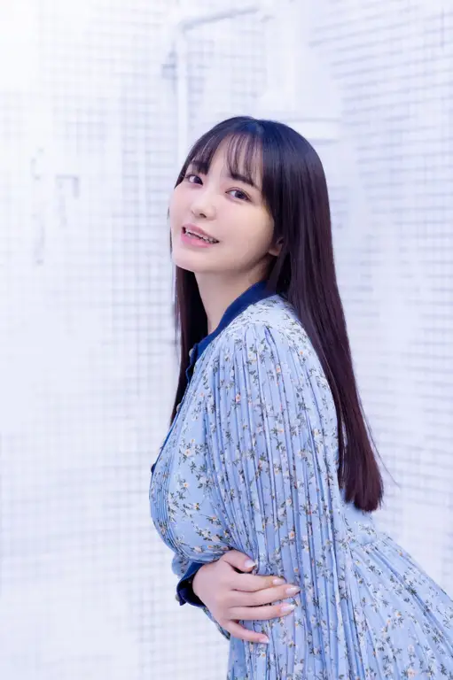 Foto Momona Koibuchi dalam pemotretan