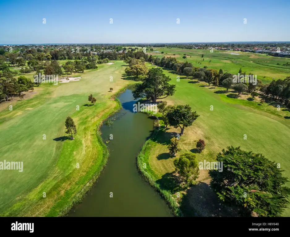 Pemandangan udara lapangan golf Sedayu Indo Golf yang hijau dan indah