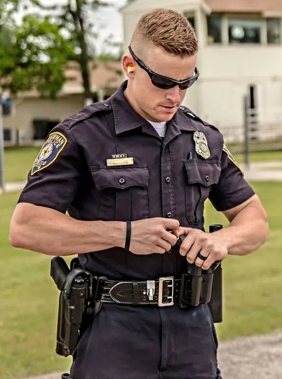 Gambar seragam polisi