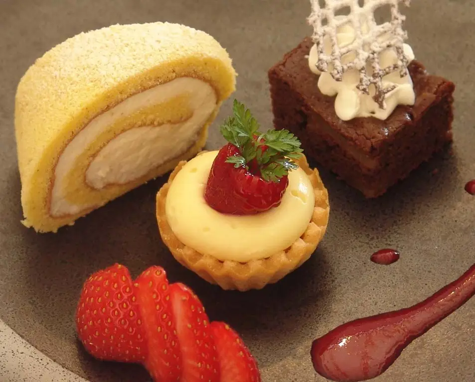 Gambar plating dessert ala Jepang karya Niko Kawagoe