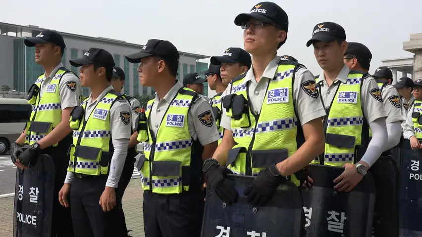 Gambar seorang polisi di Korea Selatan