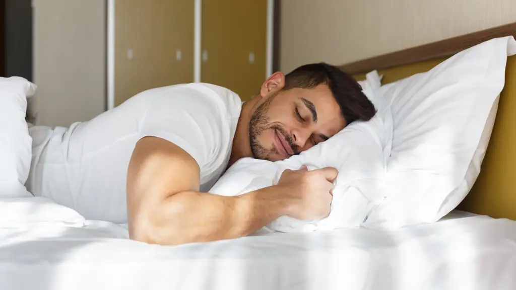 Gambar seseorang tidur dengan posisi nyaman