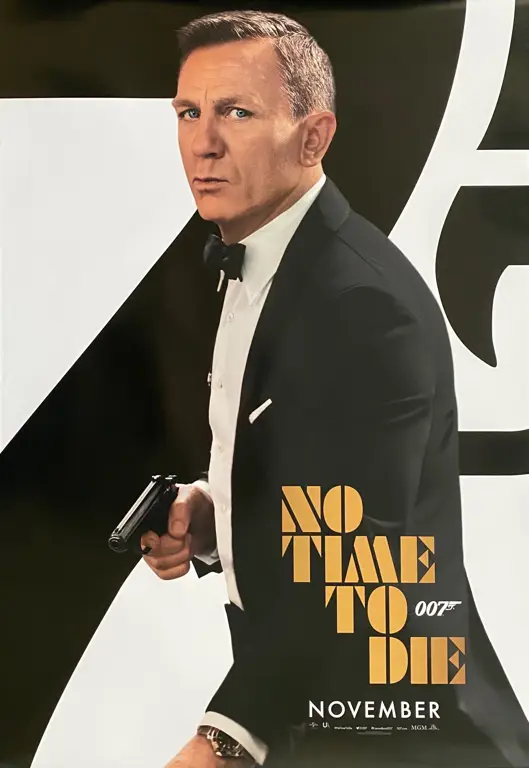 Poster film No Time To Die dengan James Bond