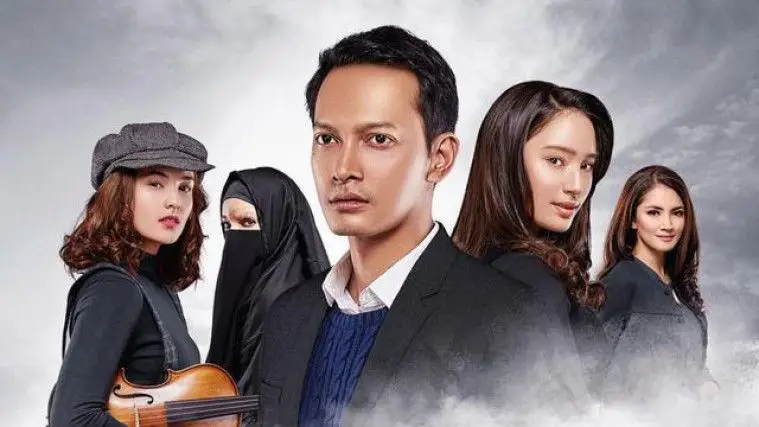 Potongan gambar Chelsea Islan dari beberapa filmnya