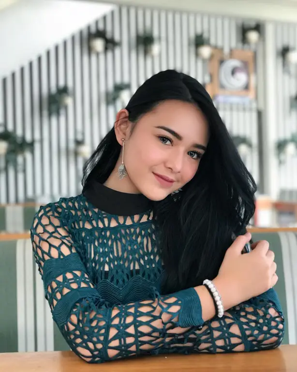 Foto Amanda Manopo dalam pemotretan profesional