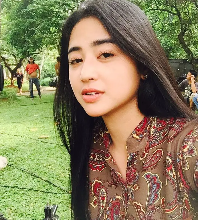 Gambar Dewi Persik