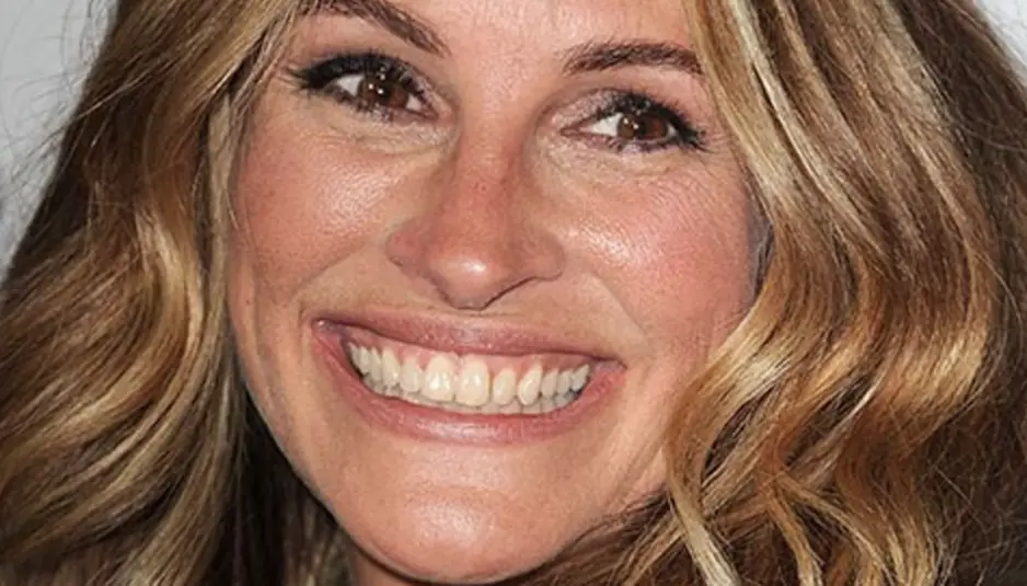 Julia Roberts Tersenyum