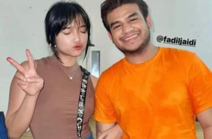 Foto Fuji bersama Fadil Jaidi