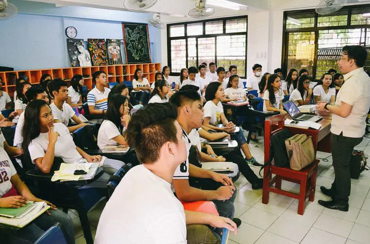 Siswa SMA di Yogyakarta sedang belajar bersama