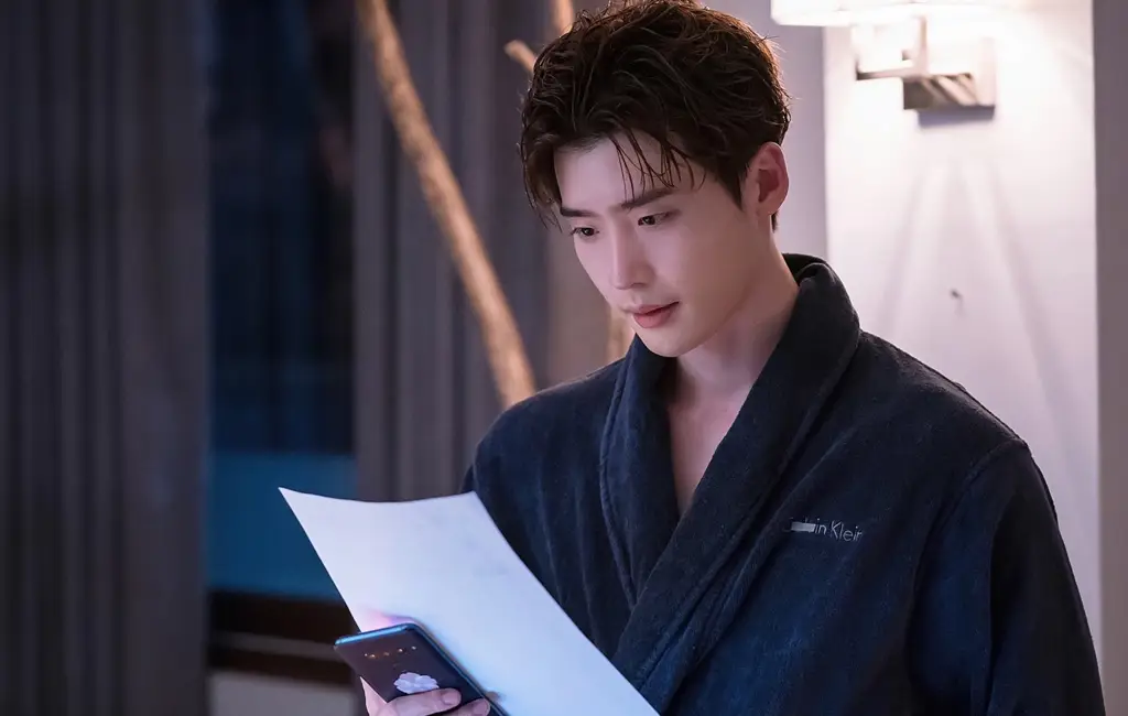 Lee Jong Suk sebagai Park Chang Ho dalam drama Big Mouth