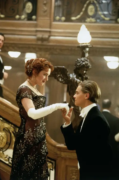 Leonardo DiCaprio dan Kate Winslet dalam film Titanic