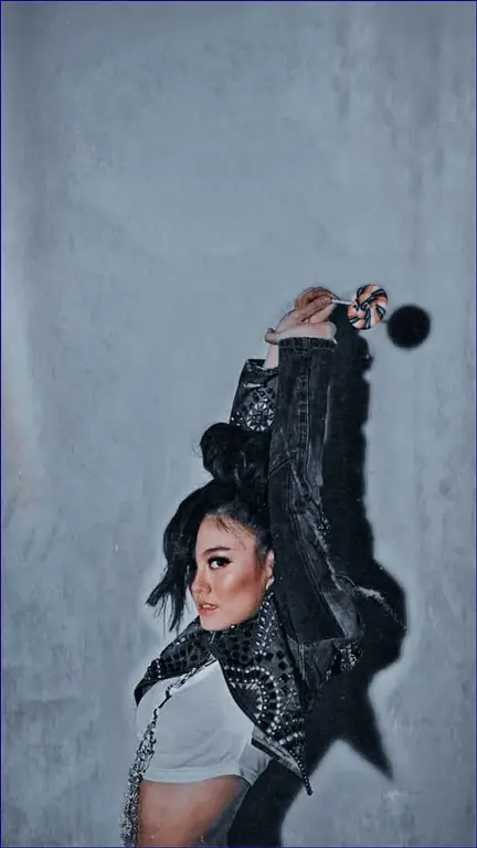 Foto-foto profesional Agnez Mo dalam sesi pemotretan