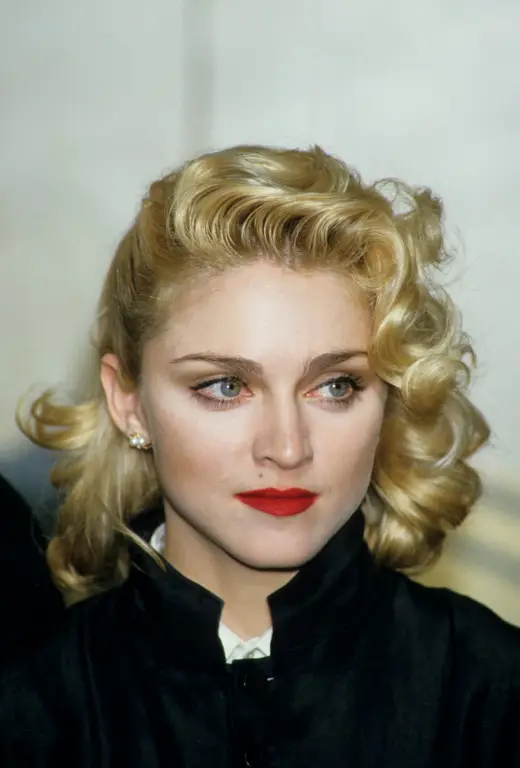 Potret resmi Madonna