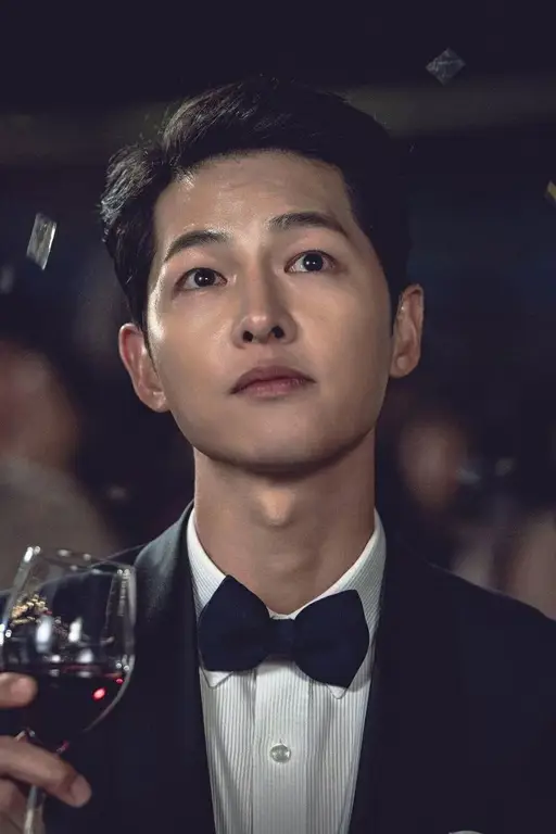 Song Joong-ki sebagai Vincenzo Cassano