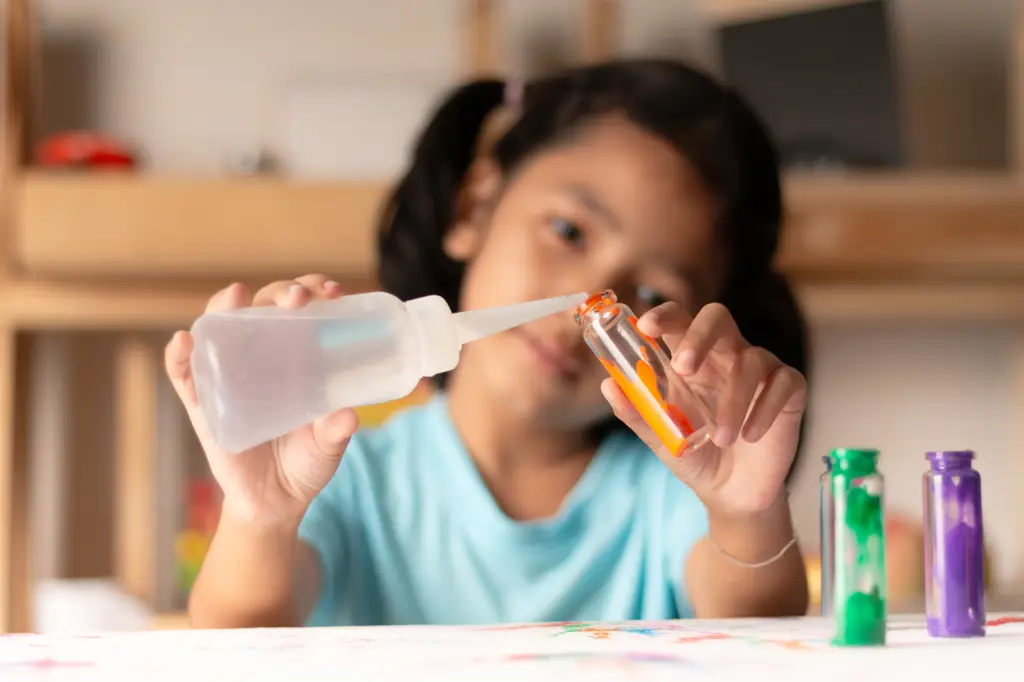 Percobaan IPA di laboratorium sekolah