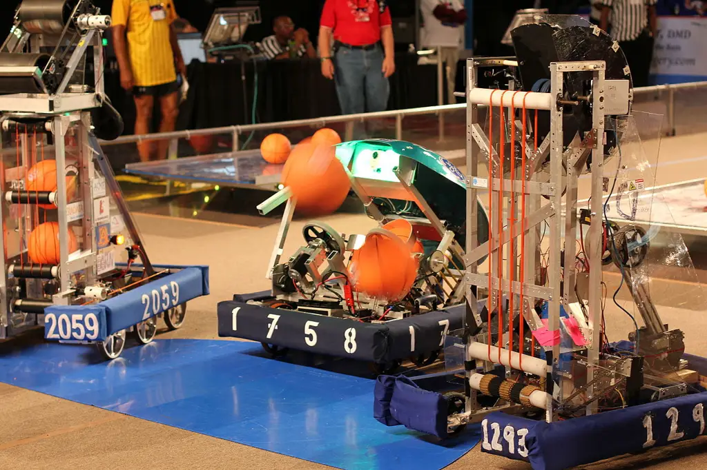 Siswa SMA Telkom Bandung mengikuti lomba robotik