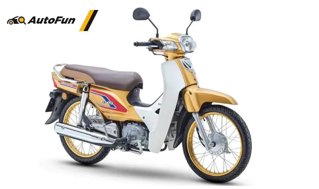 Mekanik motor sedang menggunakan produk Star-854