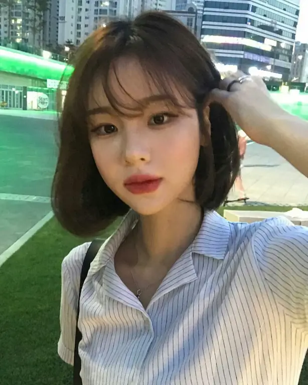 Inspirasi rambut pendek wanita Korea dengan poni