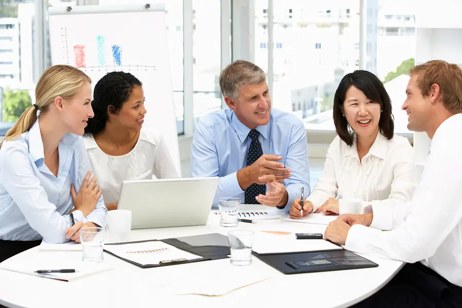 Gambar orang bisnis sedang rapat