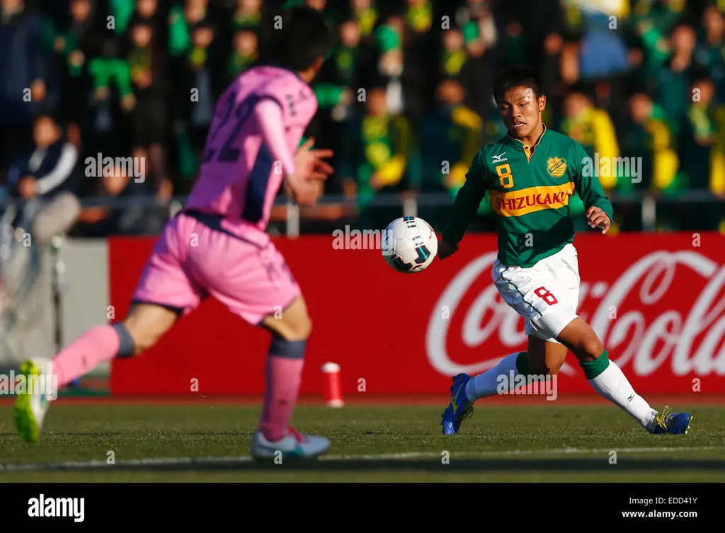 Foto Reo Fujisawa sedang bermain sepak bola